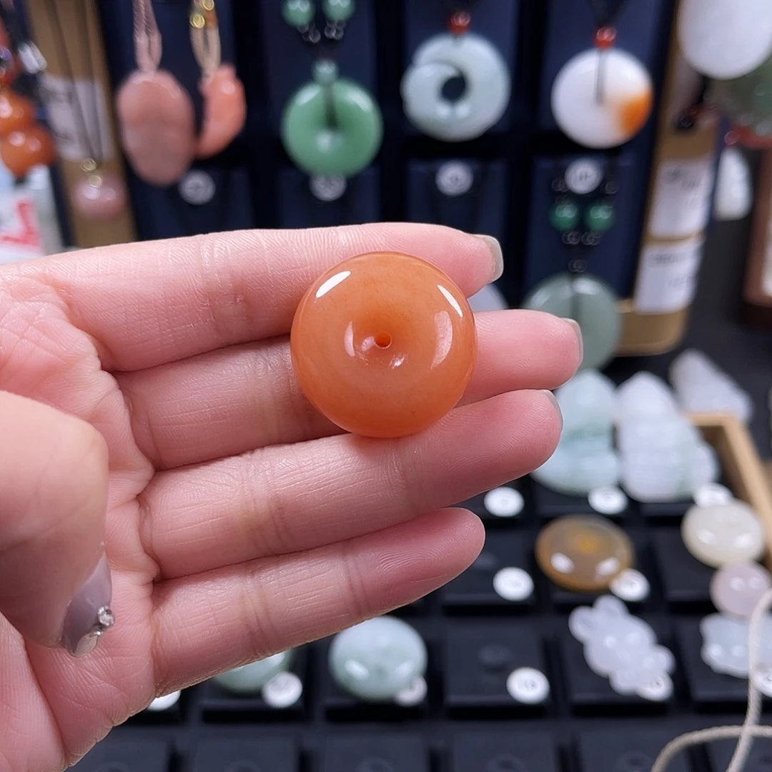 颈饰未镶嵌石英质玉心*