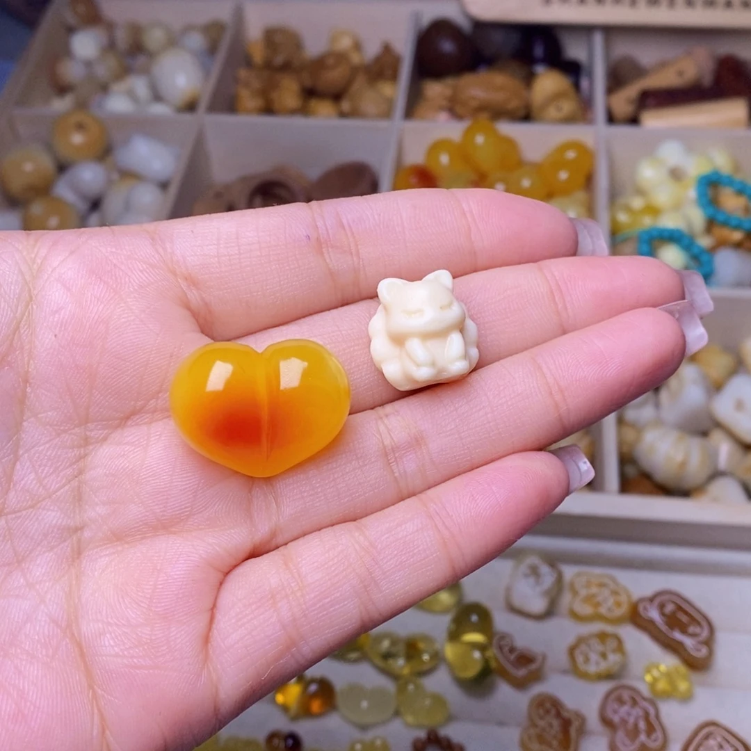 昵***置吊坠猴头核桃爱心 狐狸