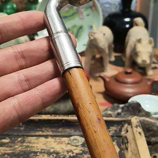 一个白铜烟袋锅子