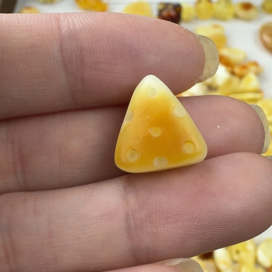 蜜蜡未镶嵌珠宝奇石全品 14.7×13.9×8mm