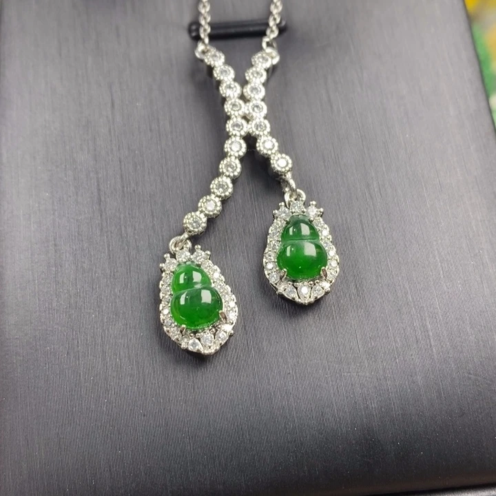 翡翠未镶嵌吊坠(赠链)