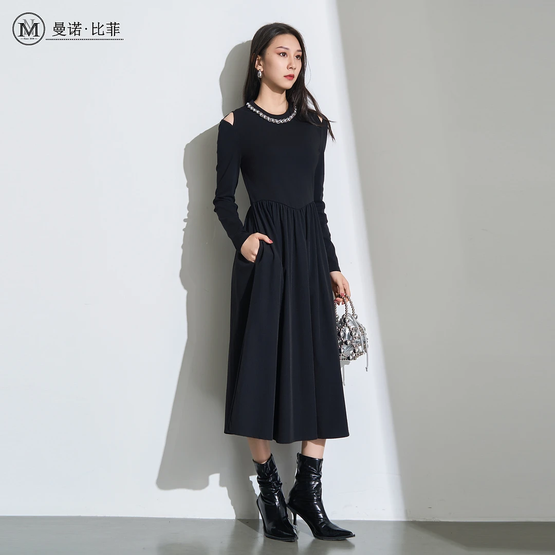 【白姐专属】秋季赫本风露肩针织连衣裙MFEL135195