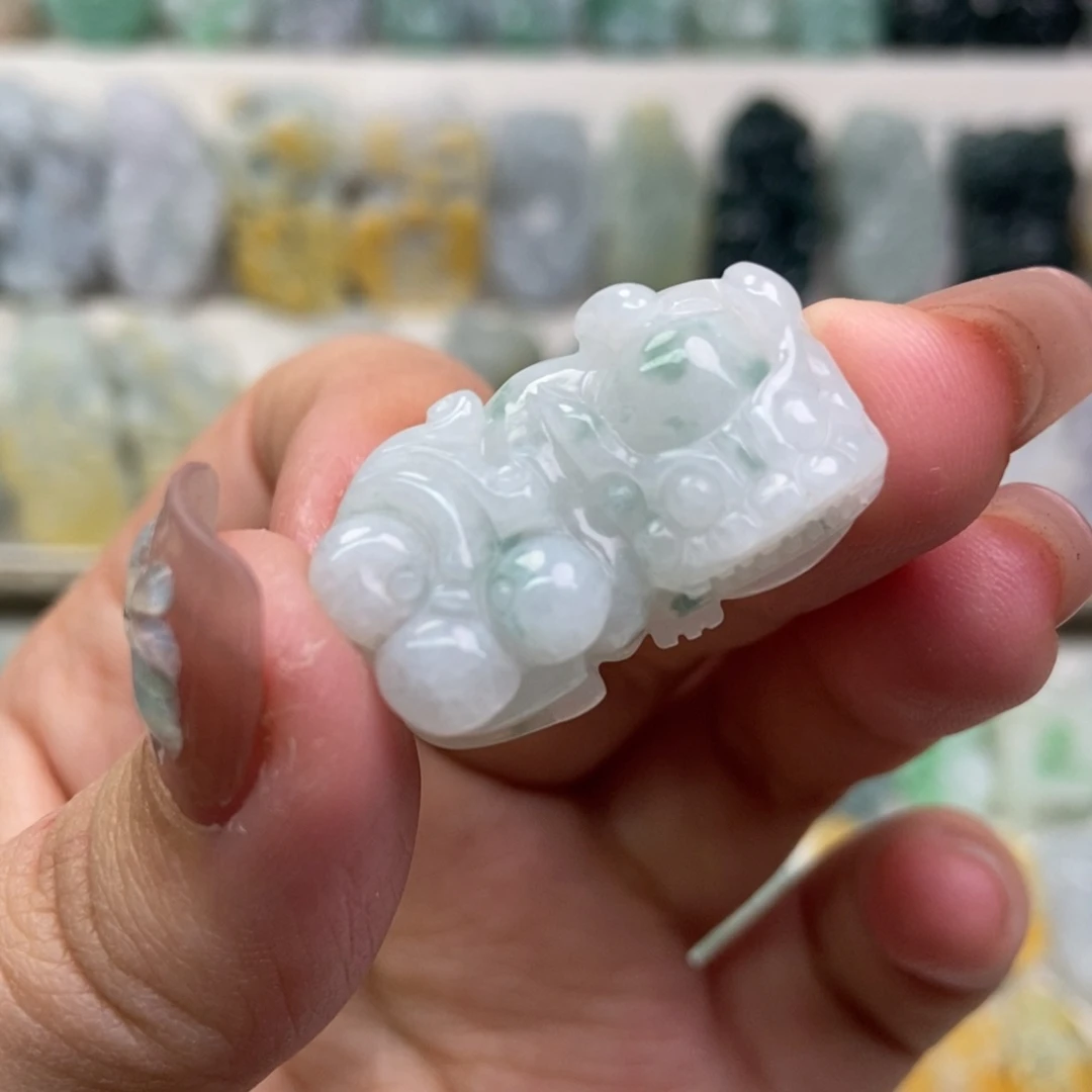 翡翠吊坠(赠链)未镶嵌