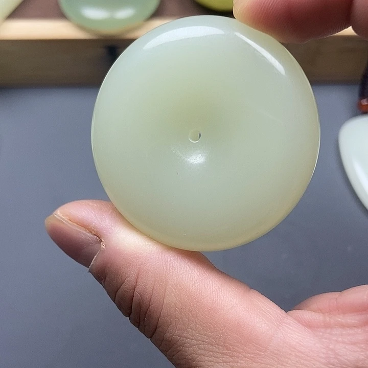 和田玉(糖玉)未镶嵌颈饰