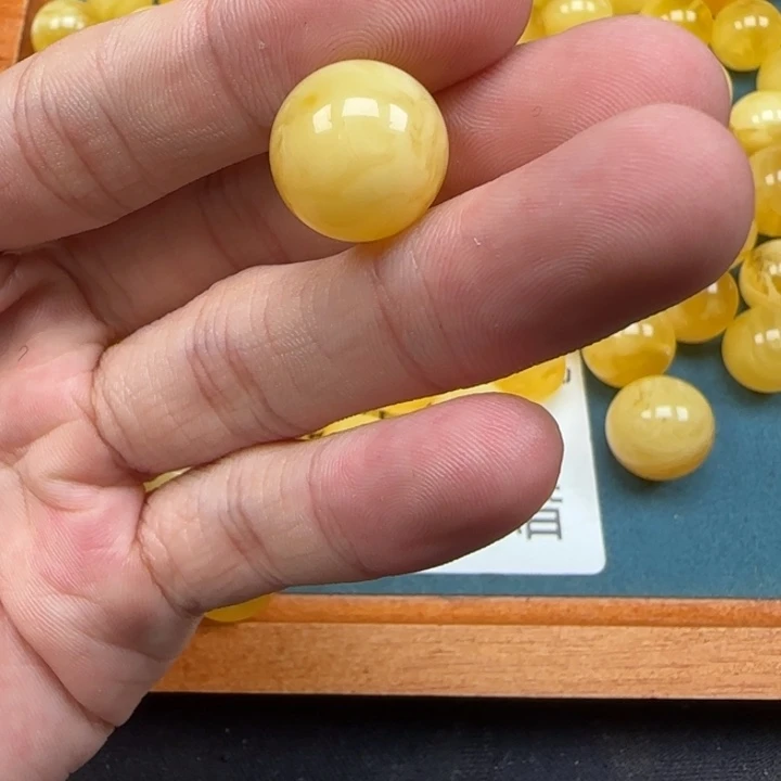 未镶嵌琥珀裸石天然398