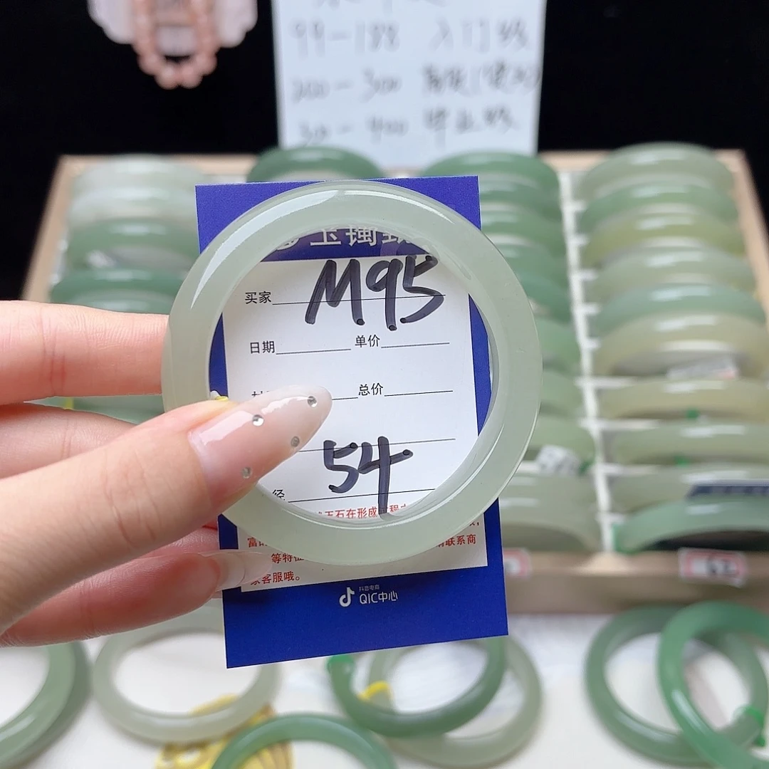 未镶嵌手镯石英质玉