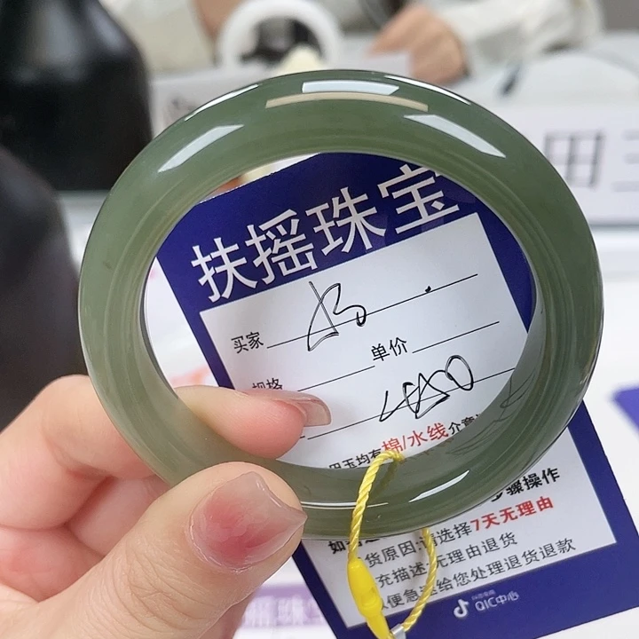 和田玉手镯未镶嵌