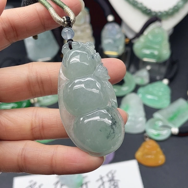 翡翠未镶嵌吊坠(赠链)
