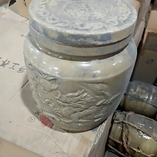 绿泥盘子碗茶壶啥都有