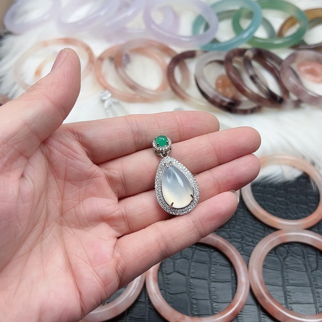 玛瑙/玉髓颈饰未镶嵌