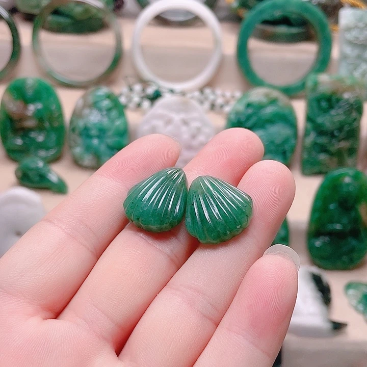 独山玉未镶嵌颈饰