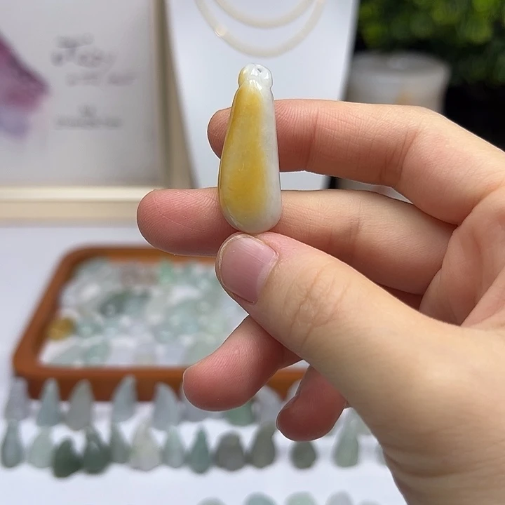 翡翠未镶嵌颈饰福瓜吊坠