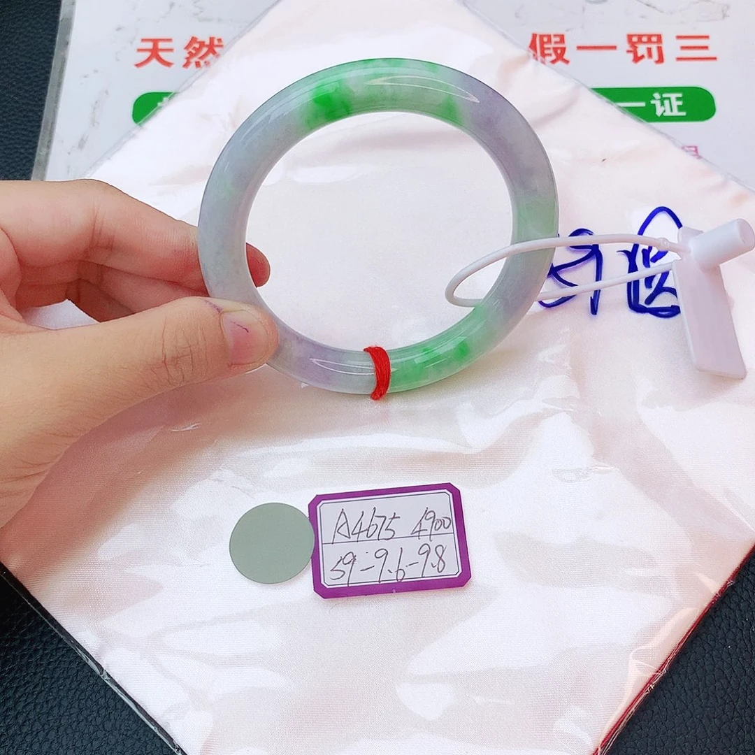 翡翠手镯未镶嵌翡翠