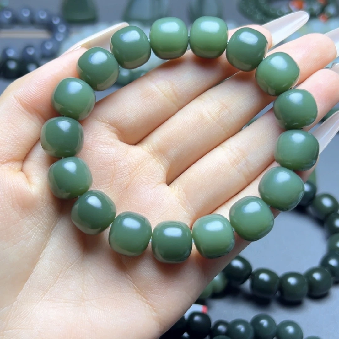 听***人和田玉未镶嵌手串