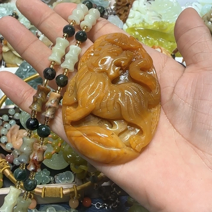 蛇纹石玉未镶嵌吊坠