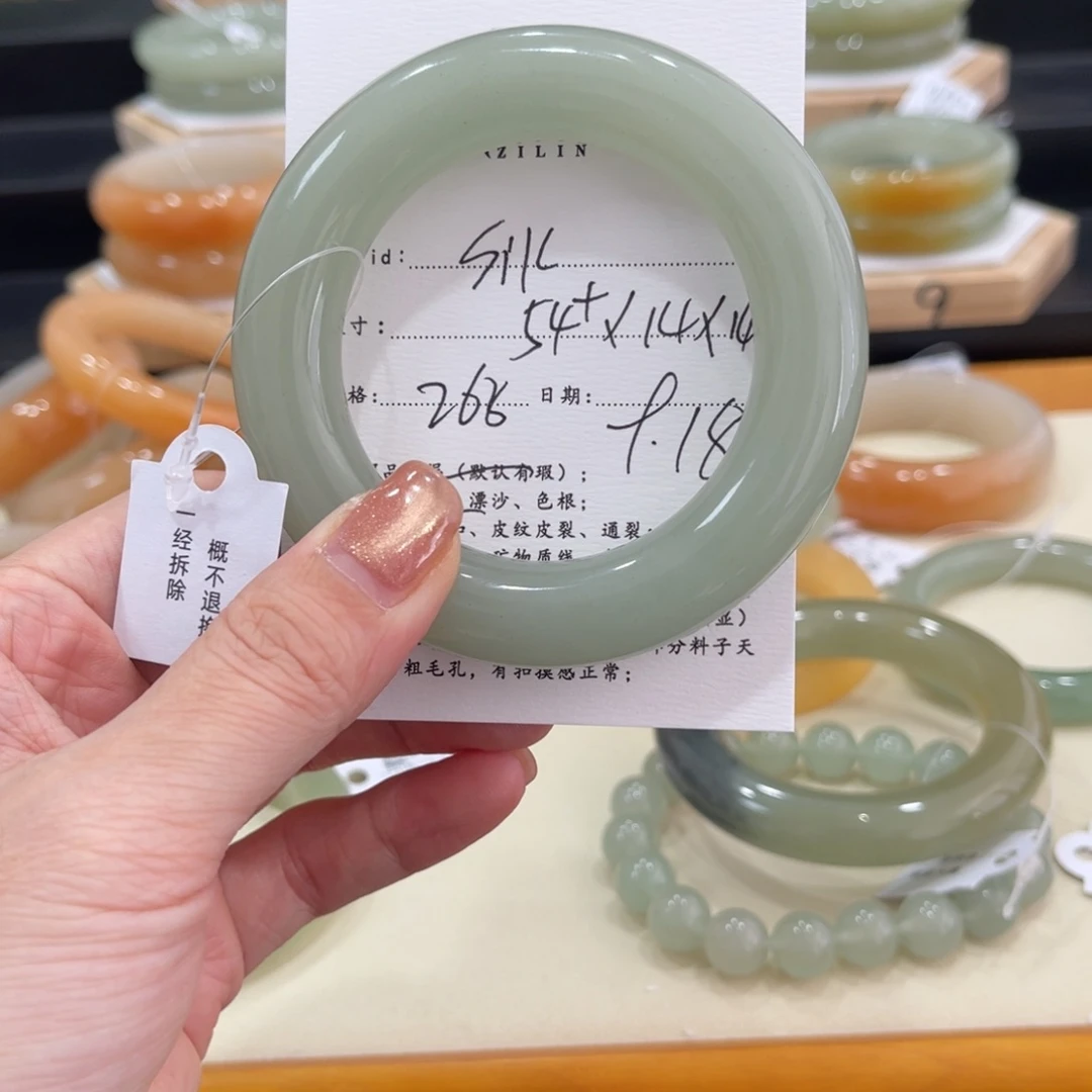 未镶嵌手镯石英质玉s**k