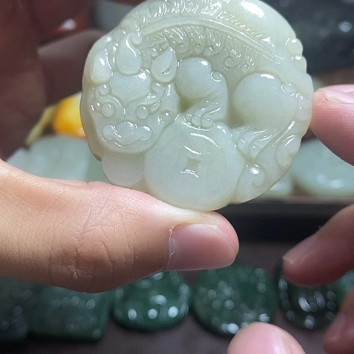 和田玉（糖玉）未镶嵌珠宝奇石