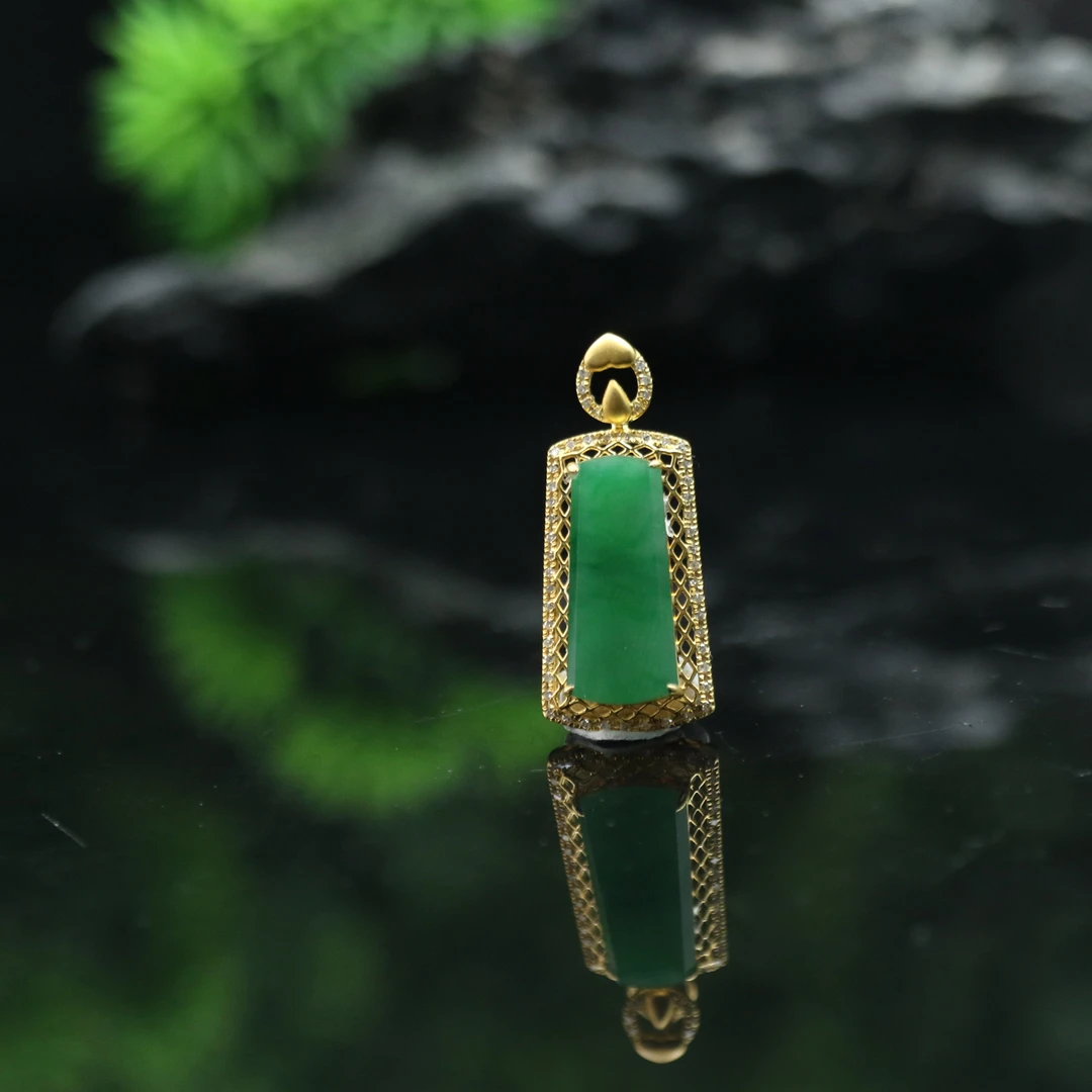 15天然缅甸翡翠A货18k绿无事牌/500097/上海嘉禾拍卖