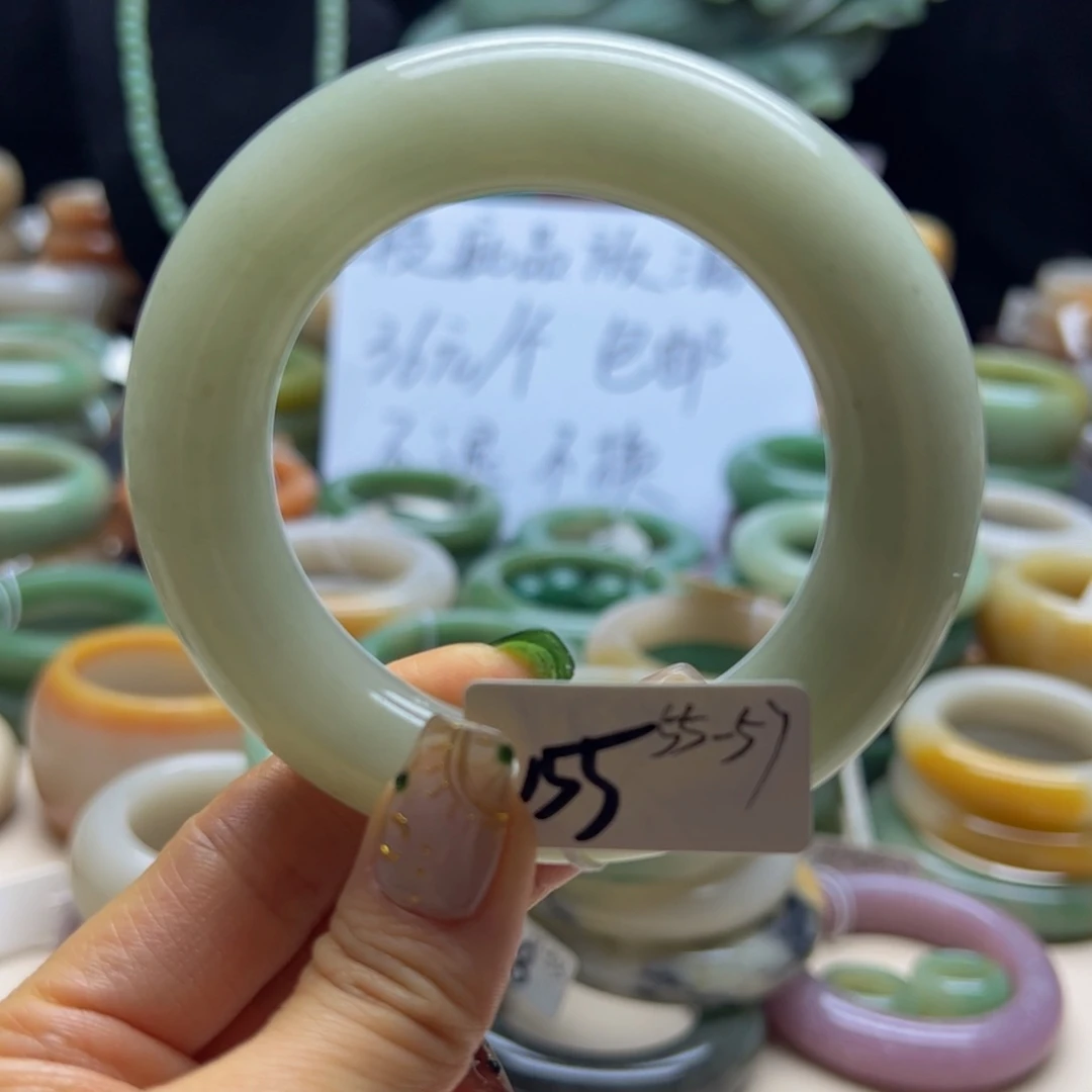 石英岩玉手镯未镶嵌