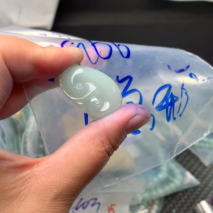 定制翡翠未镶嵌隐***膀