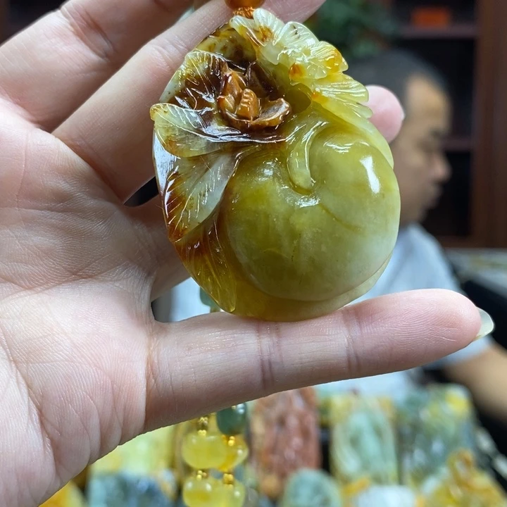 未镶嵌蛇纹石玉颈饰