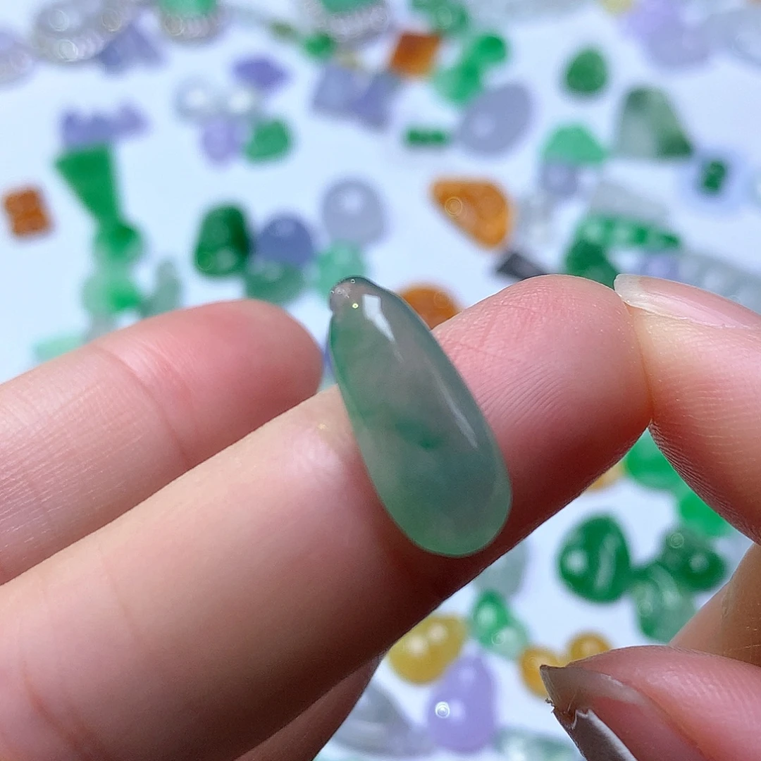 翡翠未镶嵌颈饰瓜