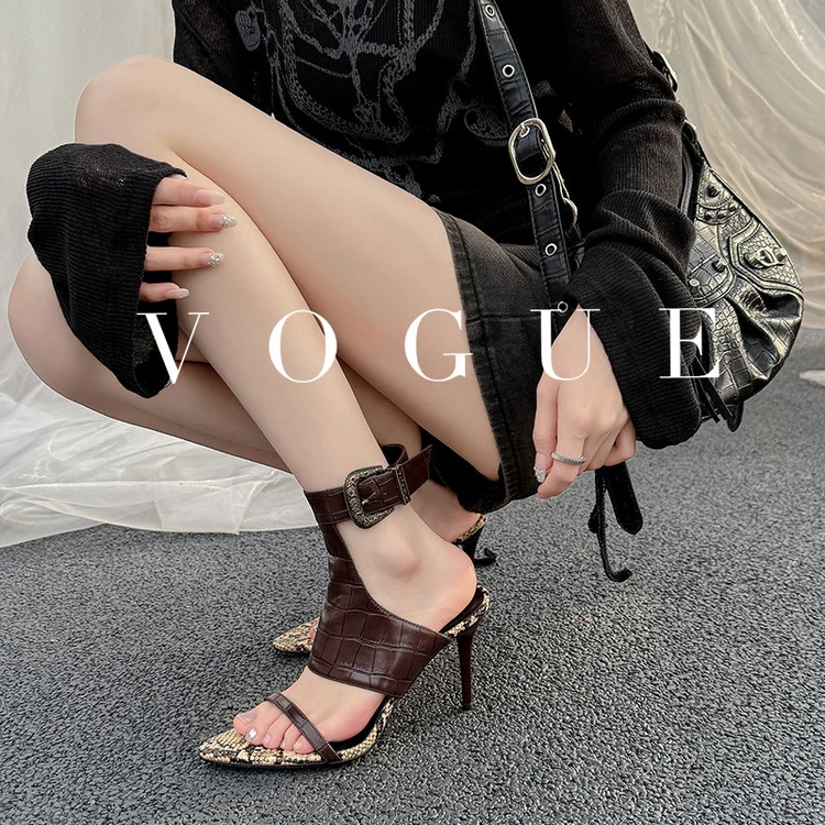 轻奢鞋子性感小个子8cm细跟高跟鞋摇滚搭扣凉靴女夏潮酷尖头露趾
