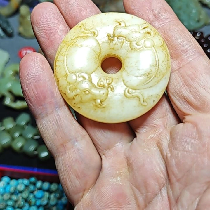 颈饰未镶嵌和田玉烈**龙