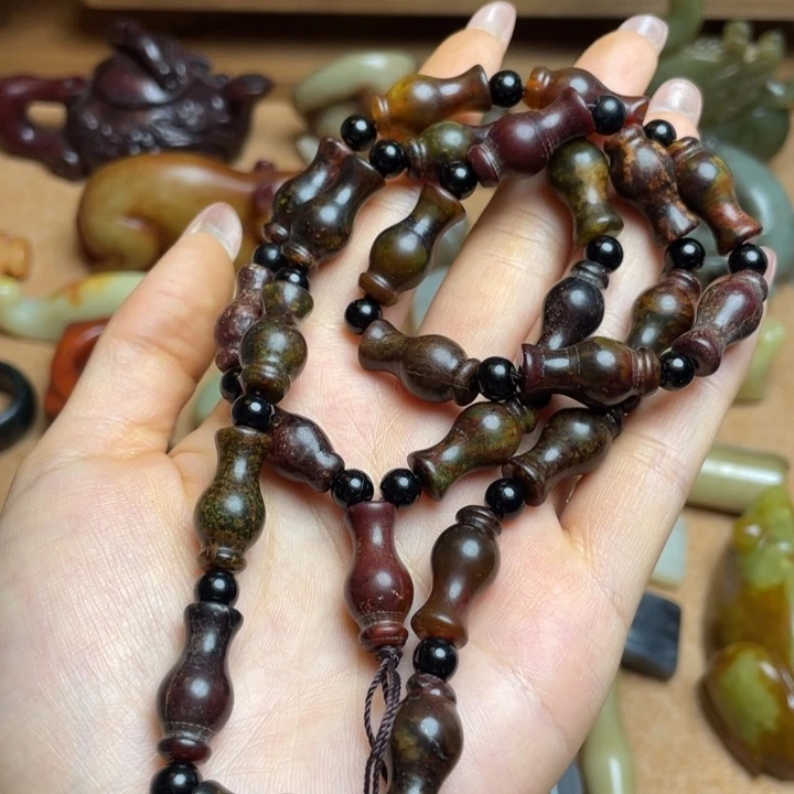 蛇纹石玉未镶嵌颈饰