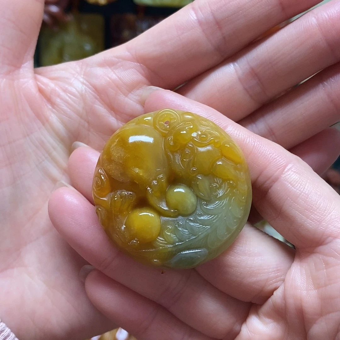 岫玉未镶嵌吊坠(赠链)
