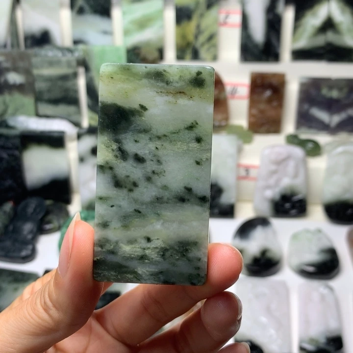 独山玉未镶嵌颈饰