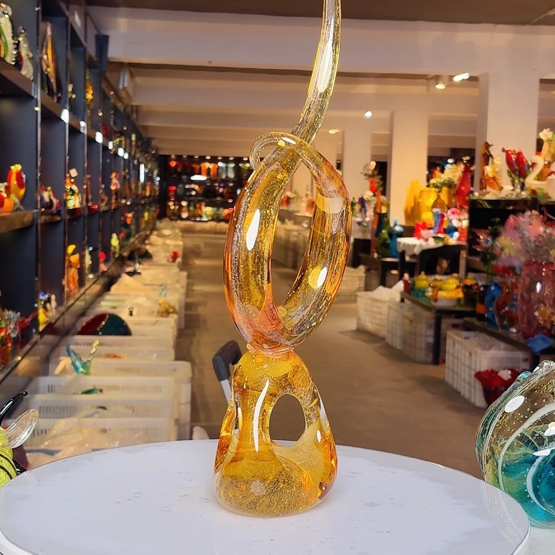 摆件琉璃花的颜色也是