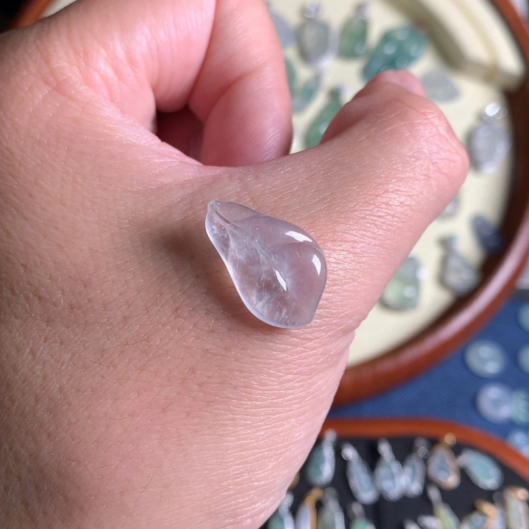 翡翠未镶嵌颈饰叶子