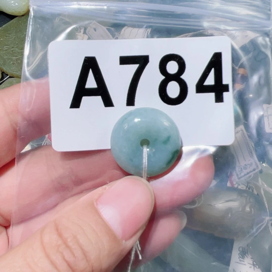 翡翠未镶嵌颈饰博****）翡翠