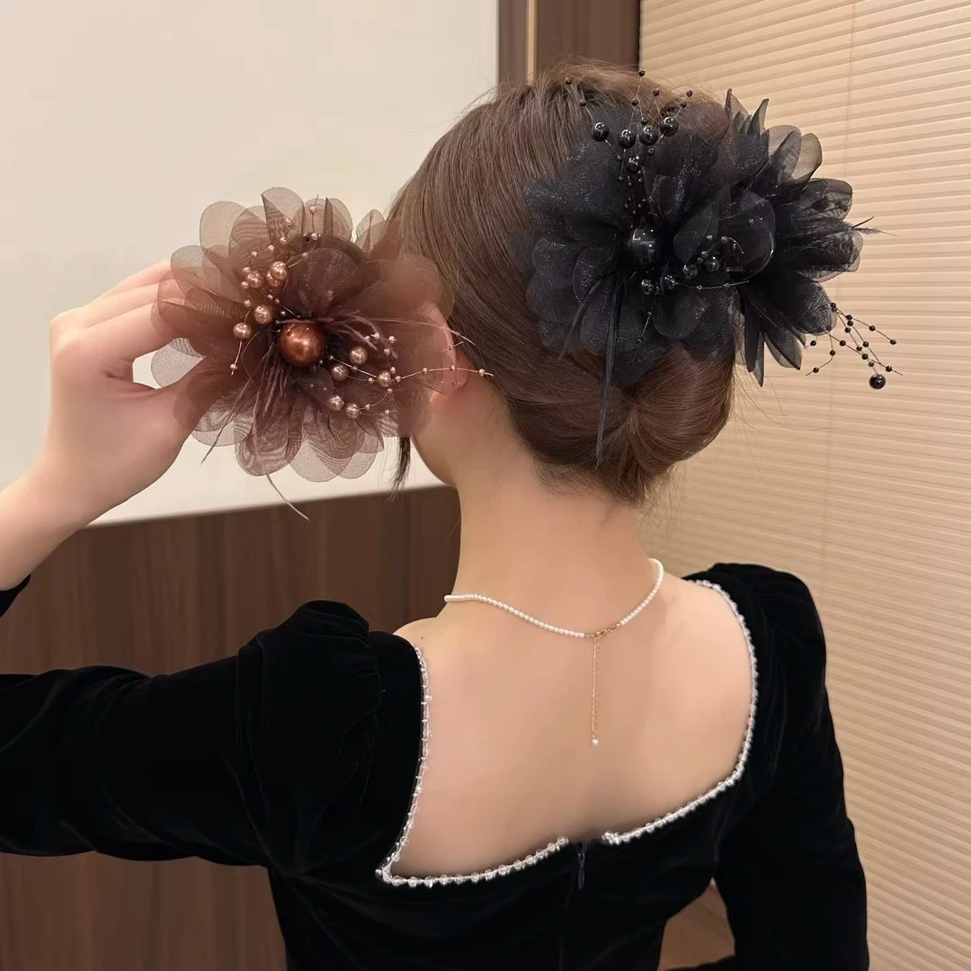 牡丹花朵羽毛流苏抓夹2025新款发夹后脑勺显发量蓬松高颅顶鲨鱼夹