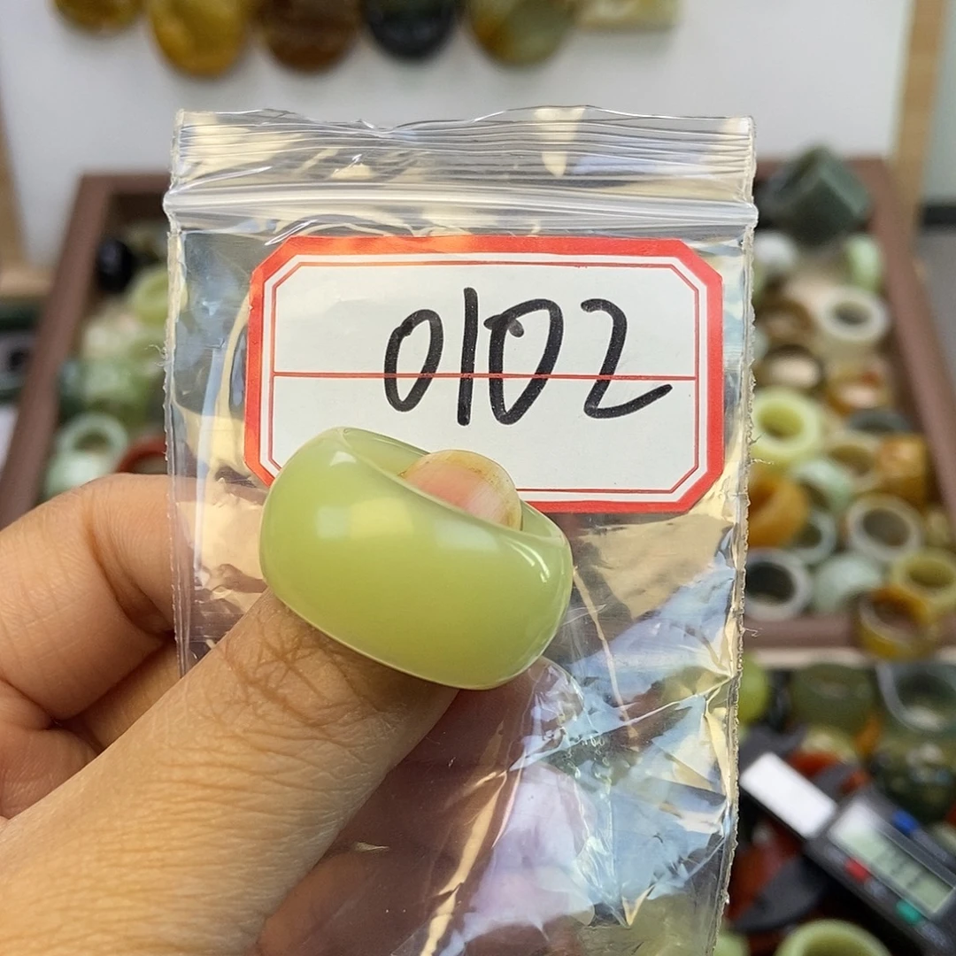 好***好蛇纹石玉未镶嵌戒指