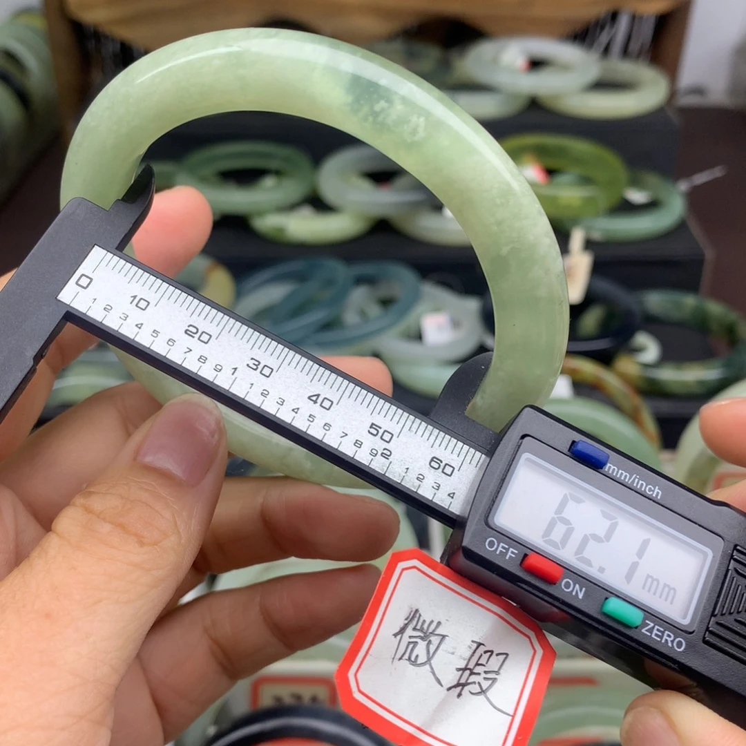 蛇纹石玉未镶嵌手镯398