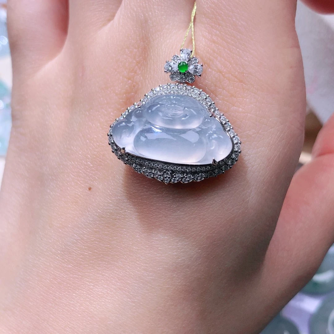 颈饰18K金镶嵌翡翠佛公