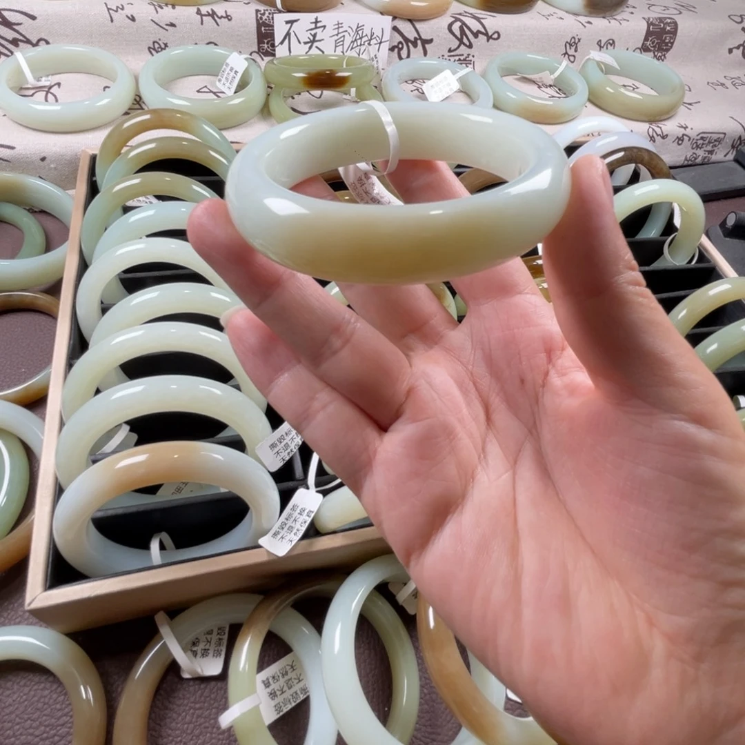 和田玉未镶嵌手镯