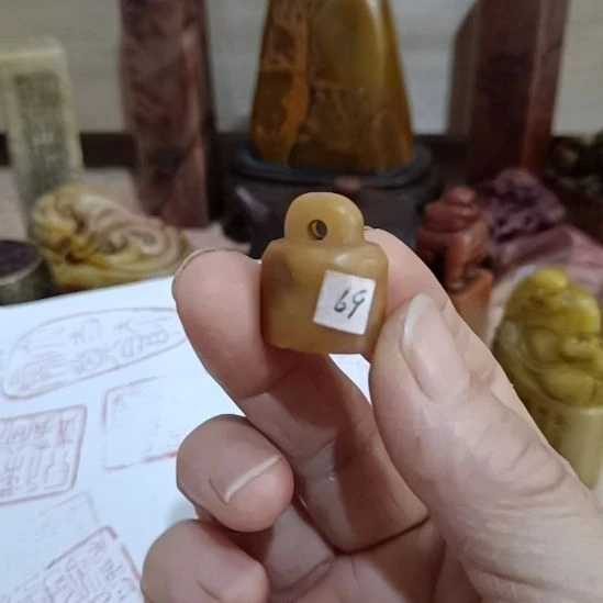 石膏制品寿山石手把件一每