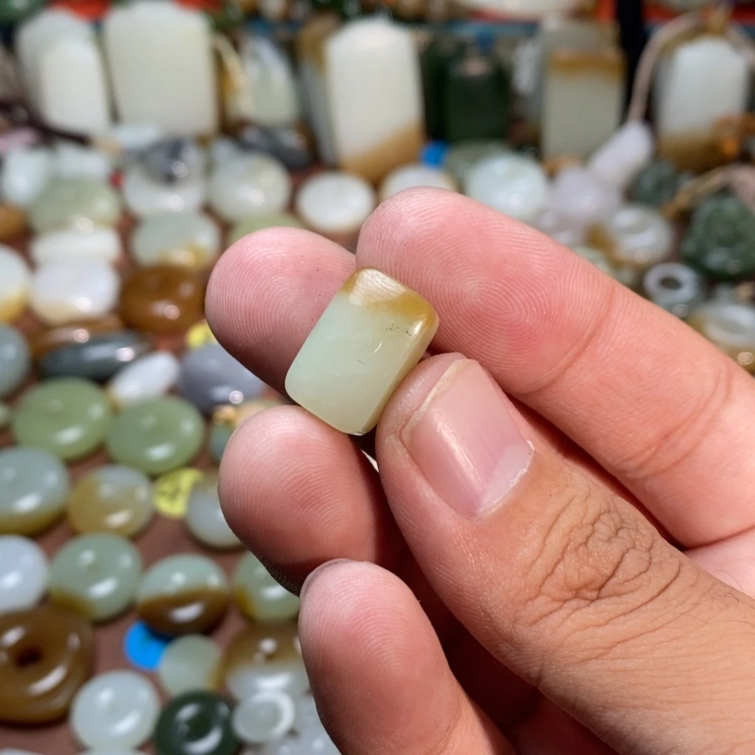 洛***克和田玉未镶嵌吊坠(不含链)