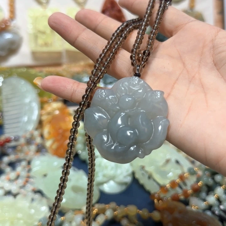 未镶嵌蛇纹石玉吊坠