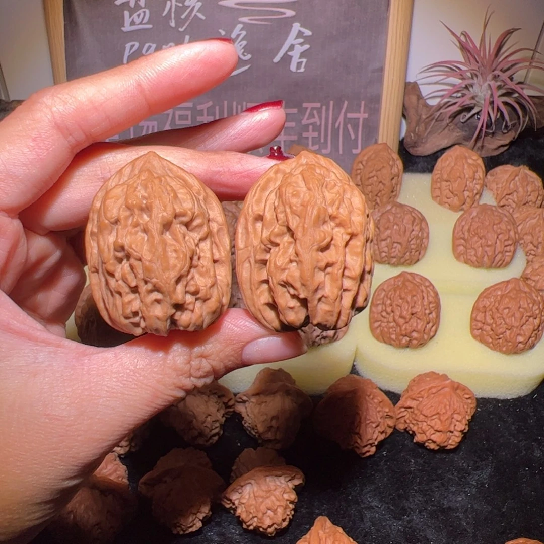 W***.文玩核桃吊坠鸡心