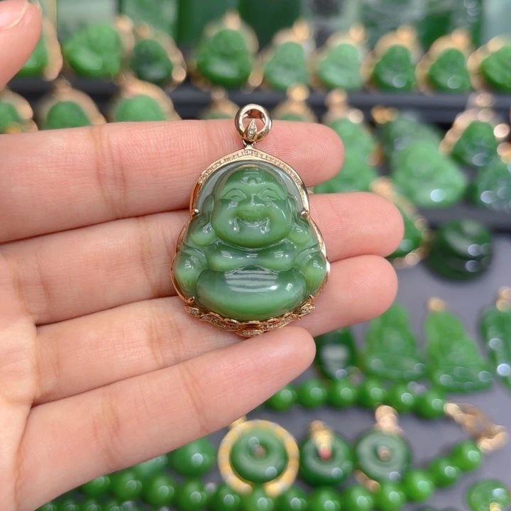 颈饰18K金镶嵌和田玉（碧玉）