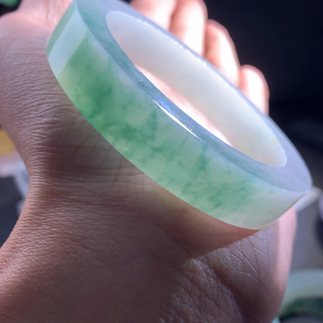 定制翡翠未镶嵌手镯