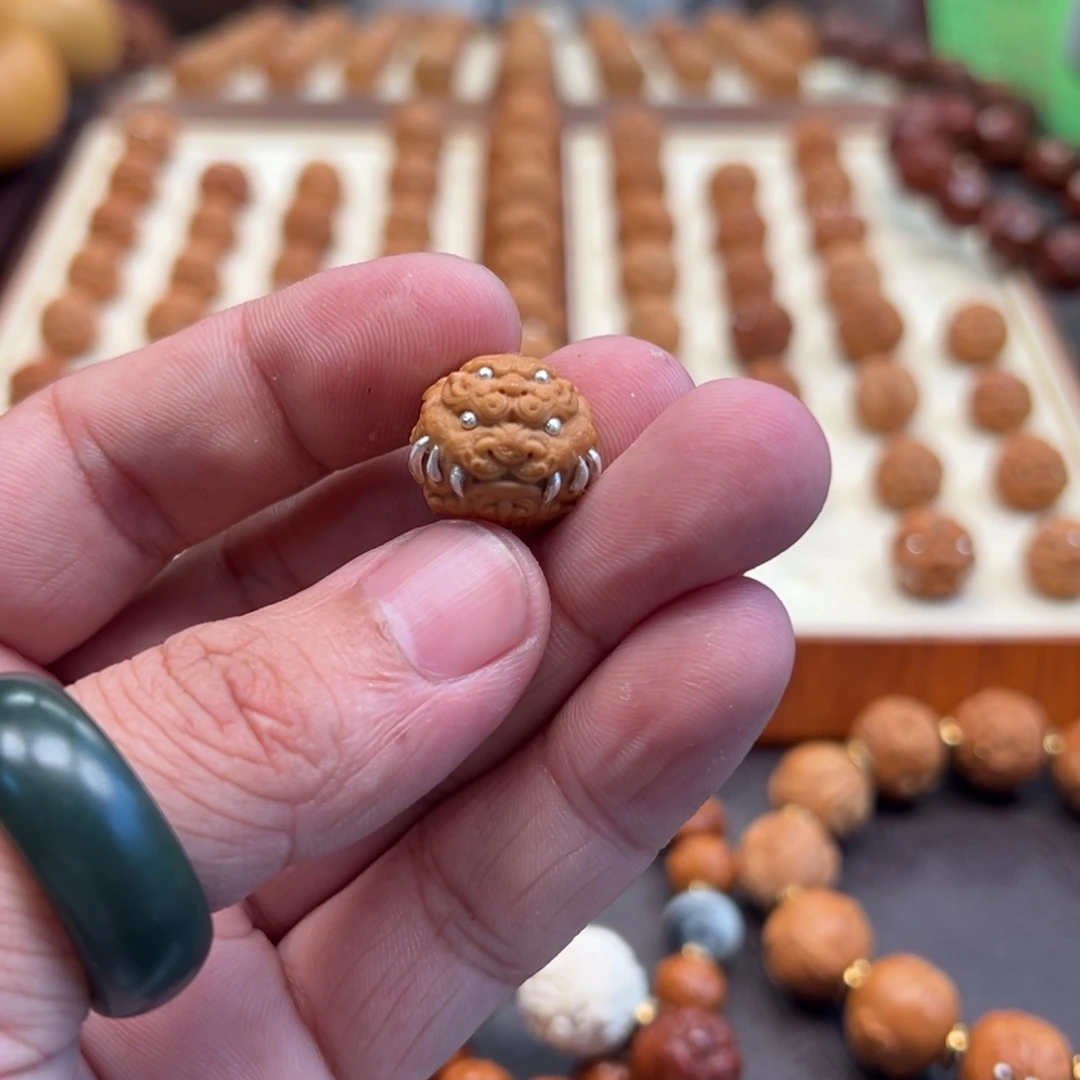 1.7尺寸苏造豪镶系列白虎唐狮