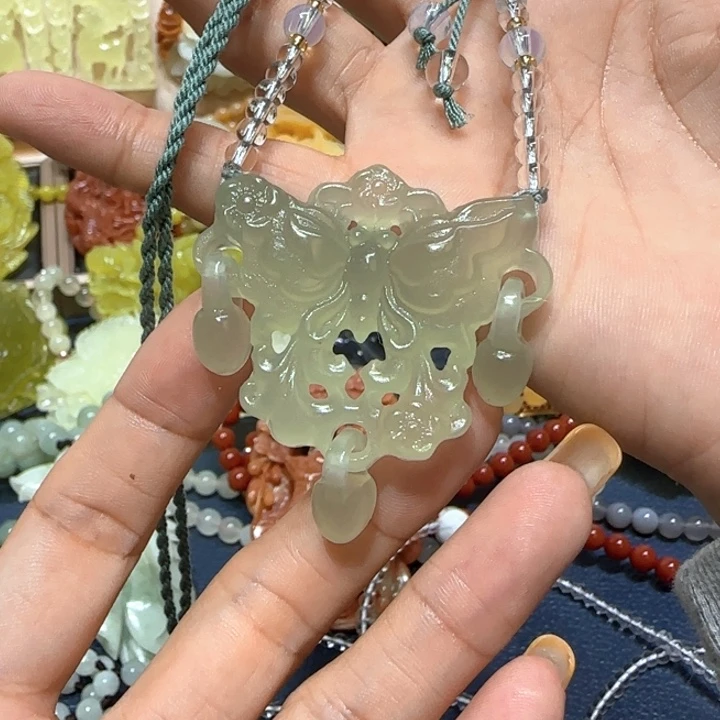 未镶嵌蛇纹石玉吊坠