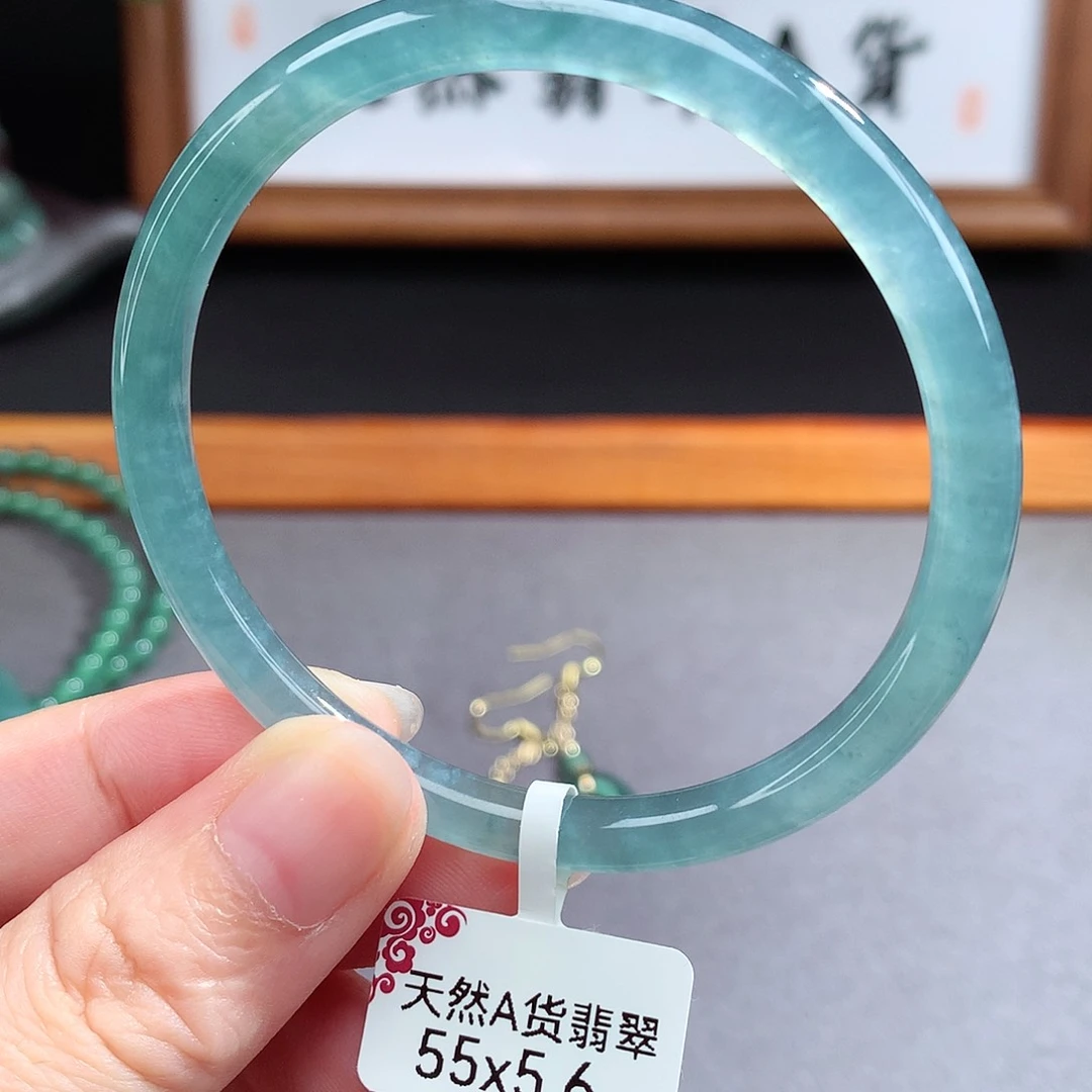 翡翠手镯（圆镯）未镶嵌