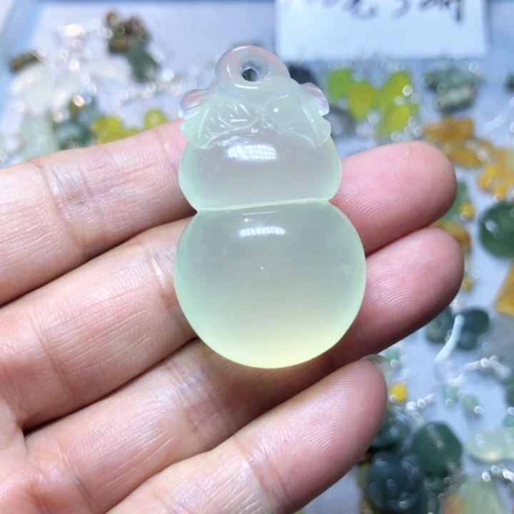 【闪购商品】蛇纹石玉挂件未镶嵌