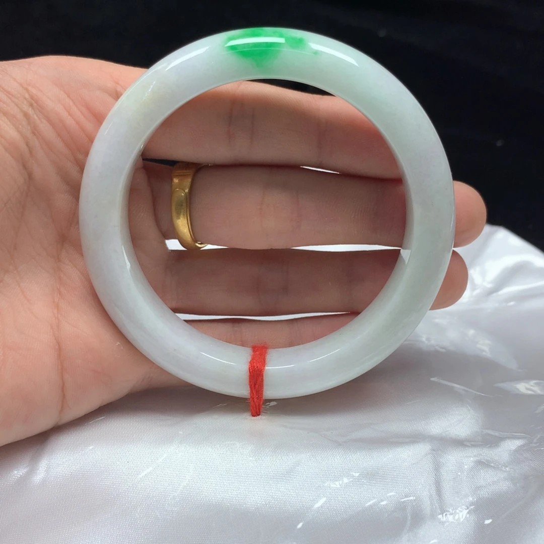 翡翠未镶嵌手镯（圆镯）57.5